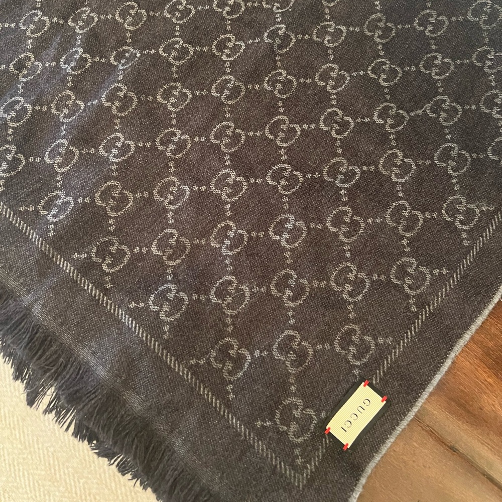Gucci reversible scarf